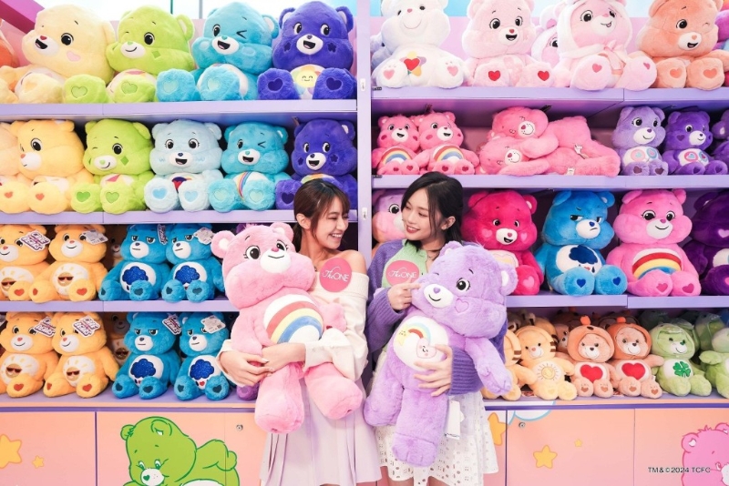 場內的期間限定店，分階段帶來逾300款周邊產品。