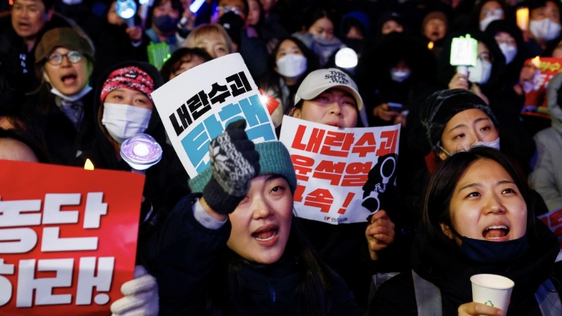 韓國民眾集會支持彈劾尹錫悅，迫爆國會外的大道。 路透社