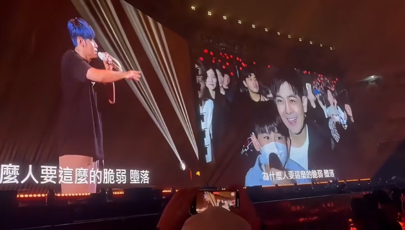 林志穎細仔與偶像周杰倫合唱《稻香》。