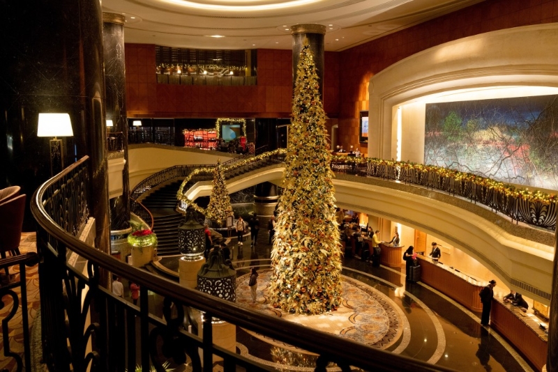 香港君悅酒店咖啡廳空間感十足