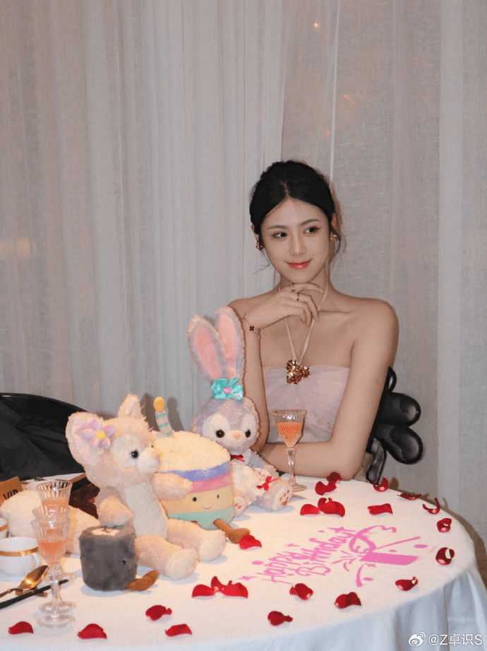 女籃球員卓識社交媒體發放的美照。