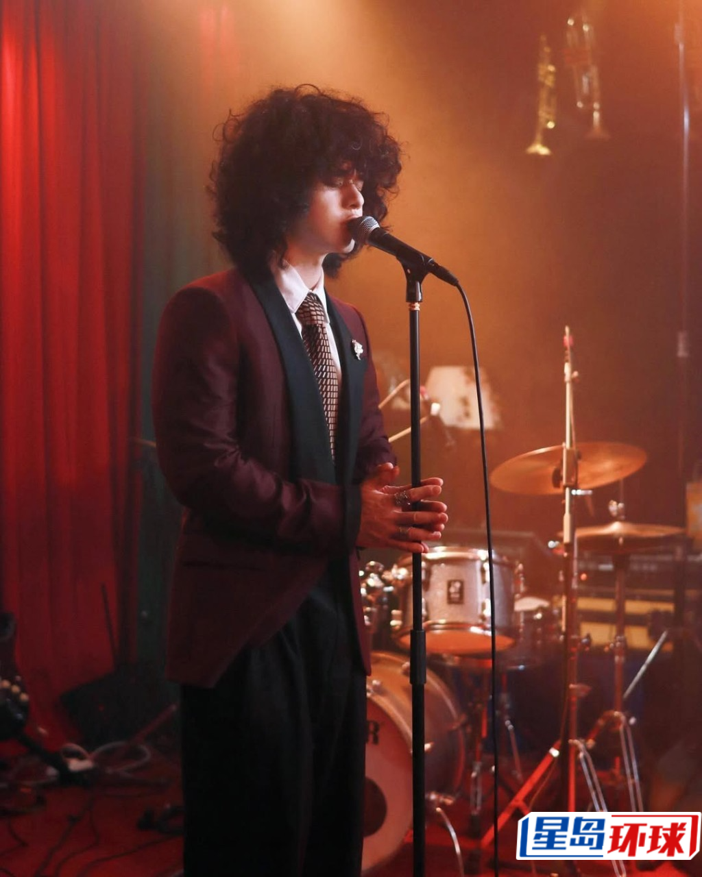 Mike首度推出國語歌《Talk To Me》，望帶給樂迷正能量。