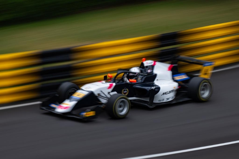 11月15日，第71屆澳門格蘭披治大賽車進行第二日的比賽。新華社記者 張金加 攝