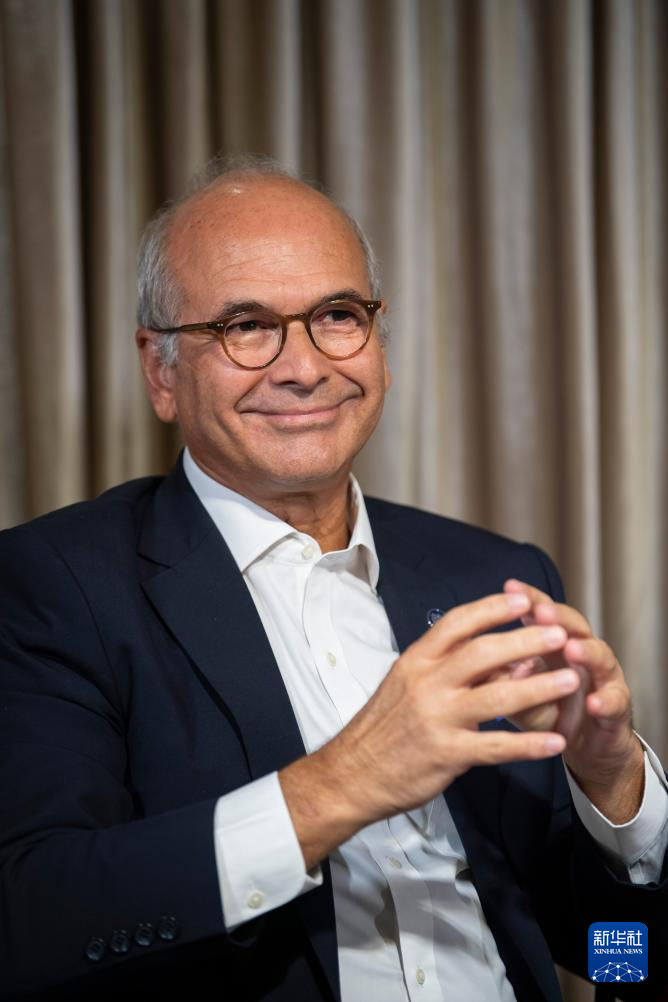 2023年7月5日拍攝的澳門大西洋銀行行政總裁、葡萄牙人卡洛斯·阿爾瓦雷斯（中文名區偉時）。新華社發（張金加 攝）