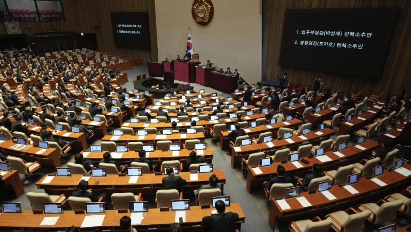 韓國國會繼續討論彈劾法務部長官樸成宰及警察廳長趙智浩。