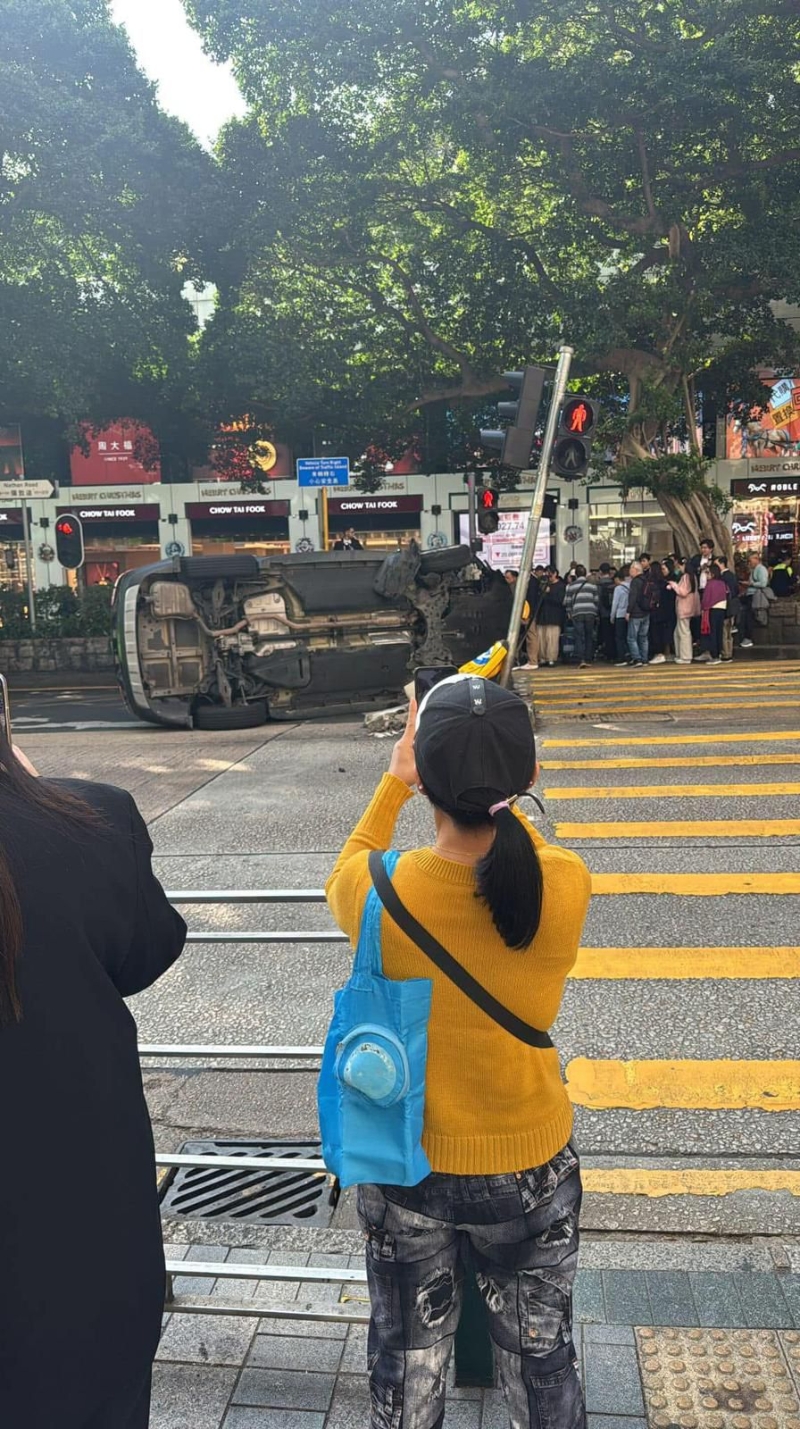 今日(13日) 中午尖沙咀彌敦道近加連威老道 The One 對出，發生交通意外。