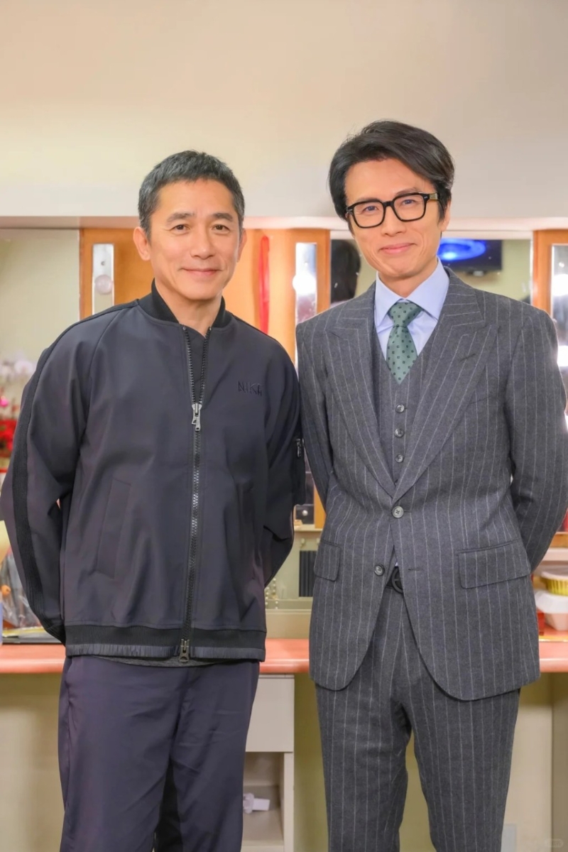 梁朝偉與黃子華合照。