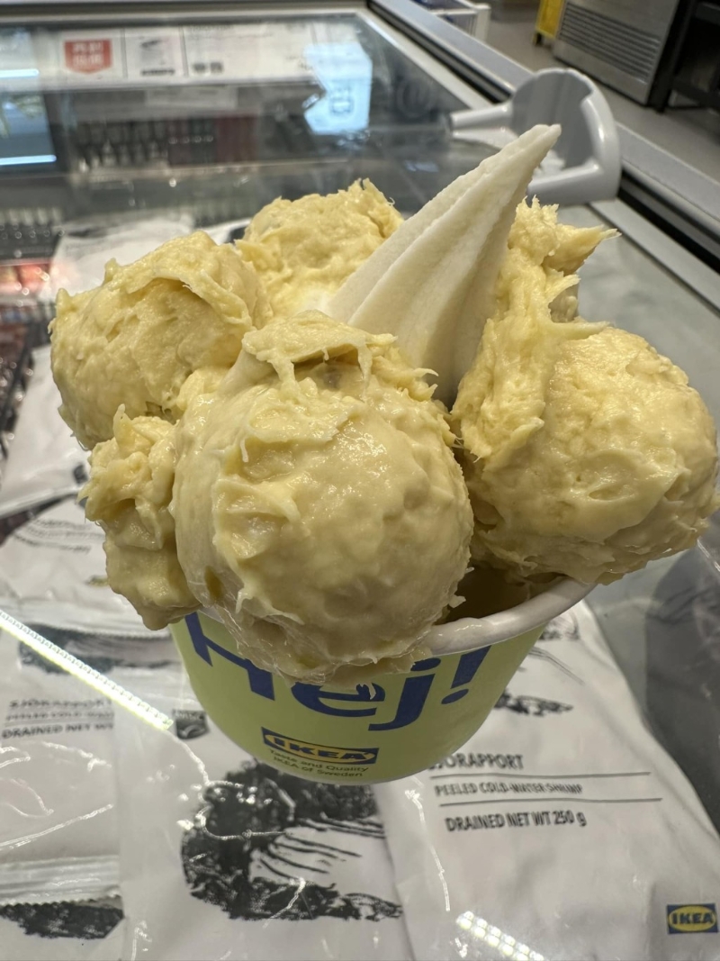 日前，就有網民于Facebook群組“香港雪糕關注組”中分享她在IKEA 宜家家居尖沙咀分店中，購買一杯加了5份榴蓮果肉的新地