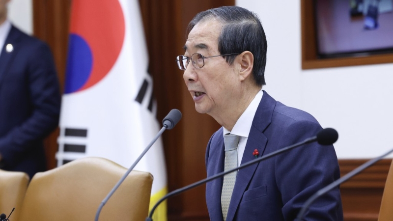 韓德洙以代理總統身份行駛總統否決權。