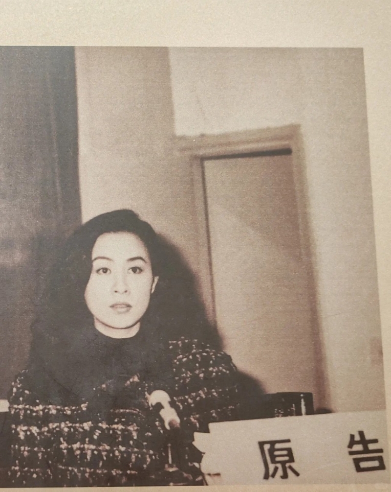 網民大贊當時的劉嘉玲樣子很清純，更討論官司的內容。