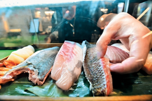 在香港經營日本餐廳的負責人均表示，如國家及香港放寬日本水產進口，當然是好消息。