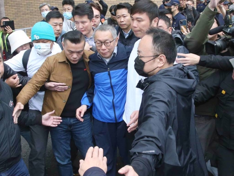 北院27日裁定交保，柯文哲完成交保后離開。