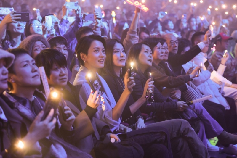 陳慧琳和梁詠琪有份看演唱會。