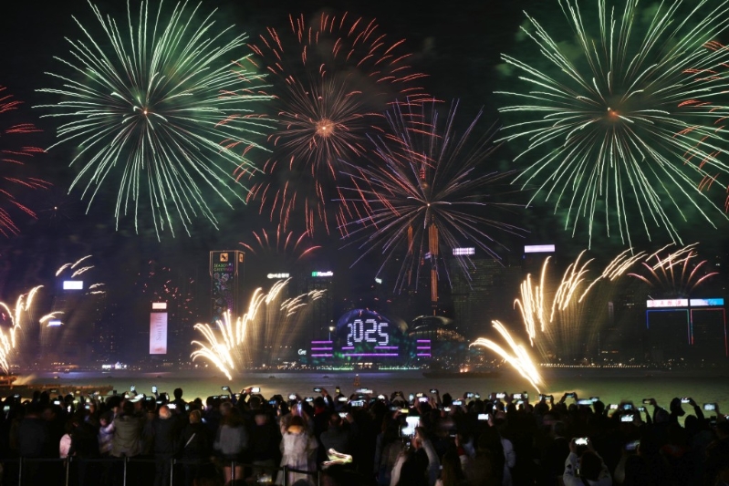 除夕煙花璀璨奪目。