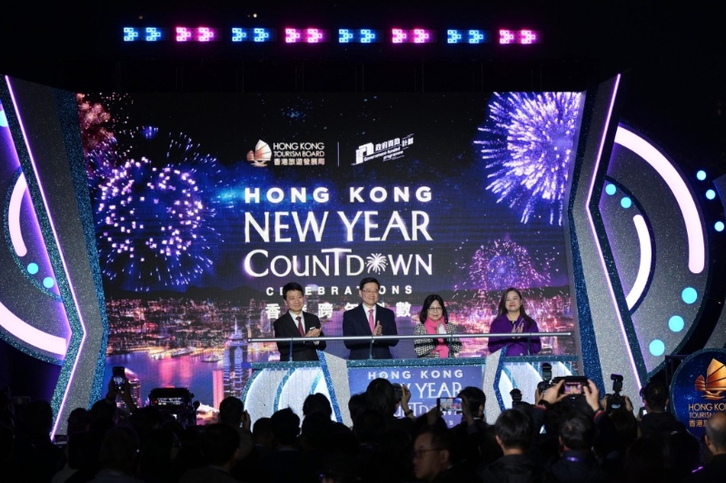 左起：彭耀佳、李家超、林麗嬋、羅淑佩。