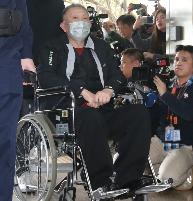 臺北地院審理京華城等案，北檢二度抗告成功，北院2日再度召開羈押庭，威京集團主席沈慶京出庭應訊。