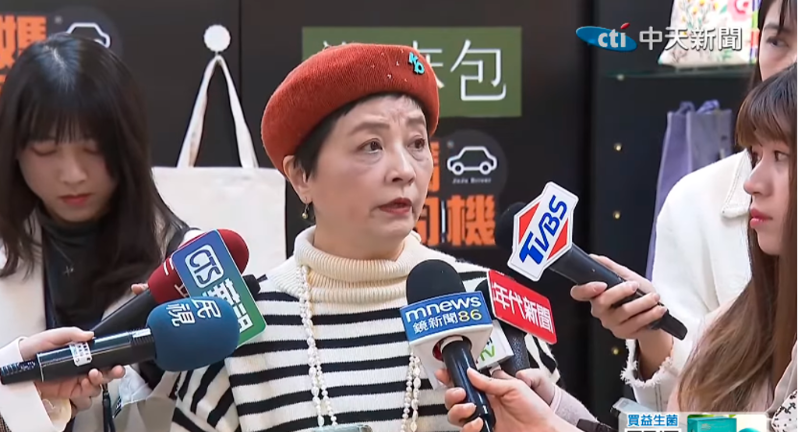 民眾黨創黨元老“大媽老司機”朱蕙蓉。