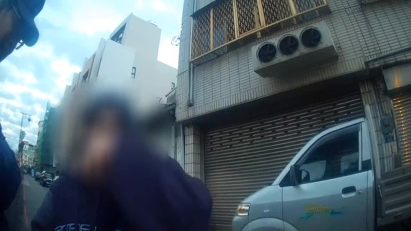 臺中一名19歲陳姓女子日前透過交友軟體結識男網友，原以為能迎來一場浪漫的晚餐約會，卻不料淪入詐騙集團的圈套。