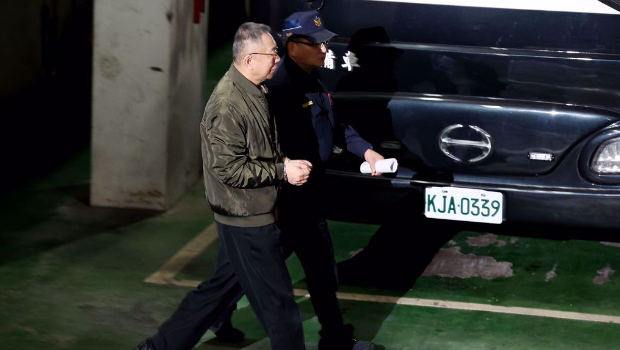 臺北地方法院2日晚間6點開羈押庭，經訊問3小時15分鐘，于9點15分結束。合議庭于10點40分諭知裁定結果，柯文哲等4人全部羈押禁見。