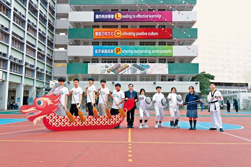 上學年靚中更支持學生參與超過100項本地及國際比賽，獲得逾115項獎項。