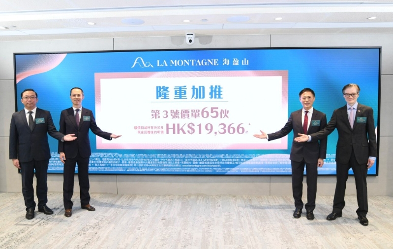 湯耀宗（左二）