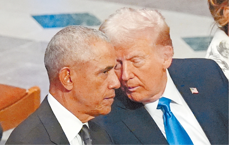 奧巴馬與特朗普交談。