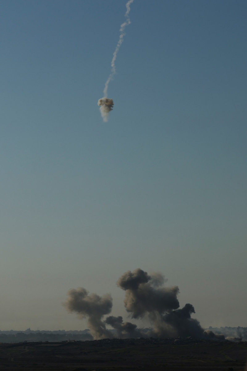 以軍對加沙多地進行空襲。 路透社資料圖片