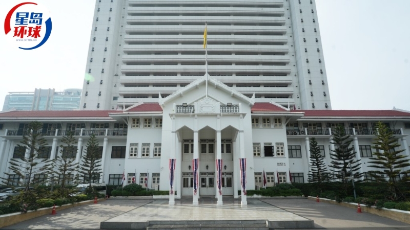 保安局專責小組今早到達泰國皇家警察總部，會見多個當地警方部門。 劉駿軒攝