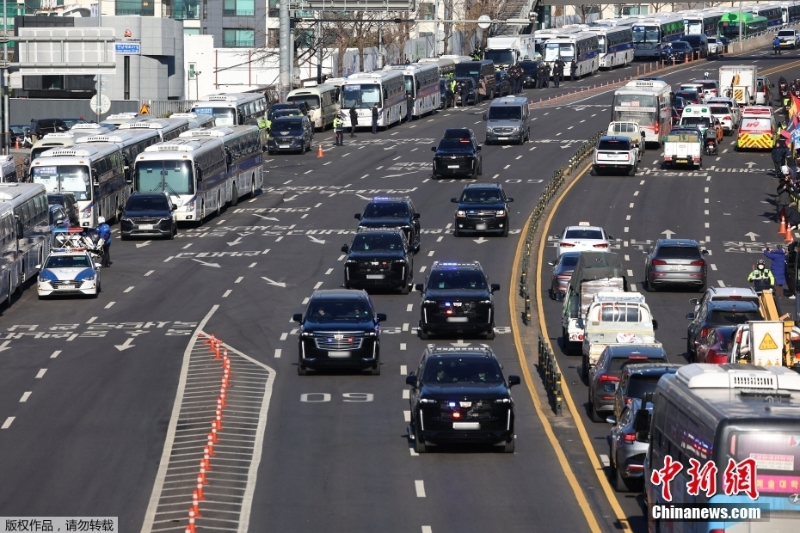 車隊離開總統官邸