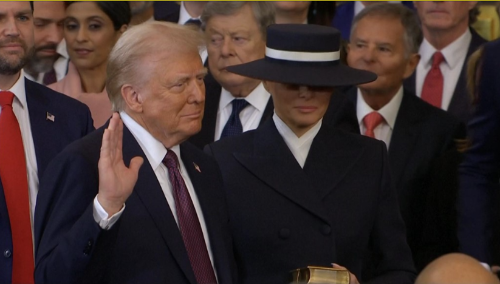 特朗普當地時間1月20日宣誓就職畫面 特朗普當地時間1月20日宣誓就職畫面