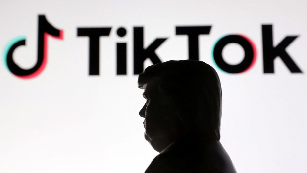 美國總統特朗普20日晚間簽署行政命令，下令司法部長延后75天對短影音平臺TikTok實施“不賣就禁”命令。