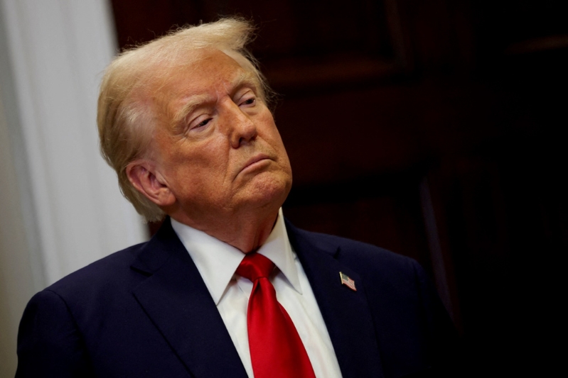 美國總統特朗普21日宣布，將開除上千名拜登政府時期公務員，同時特朗普政府也指示，涉及“多元、公平及包容”（DEI）計劃的聯邦雇員22日前開始放帶薪假。路透社