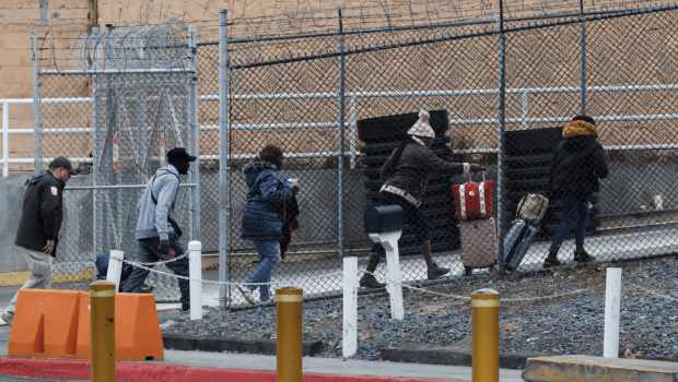 上任首日搜捕逾300非法移民 上任首日搜捕逾300非法移民