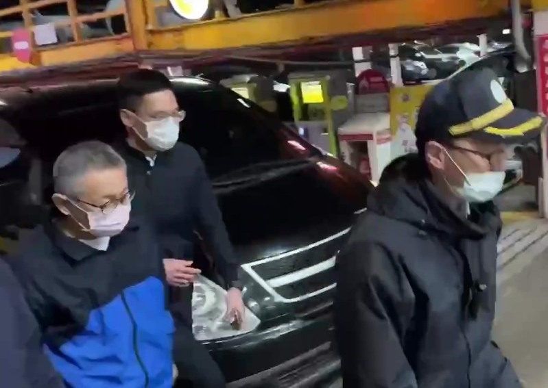 柯文哲抵達醫院