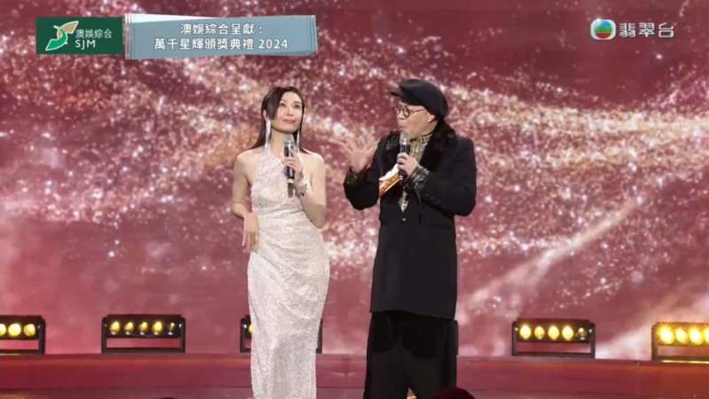 伍詠薇神還原”五索“的表情。