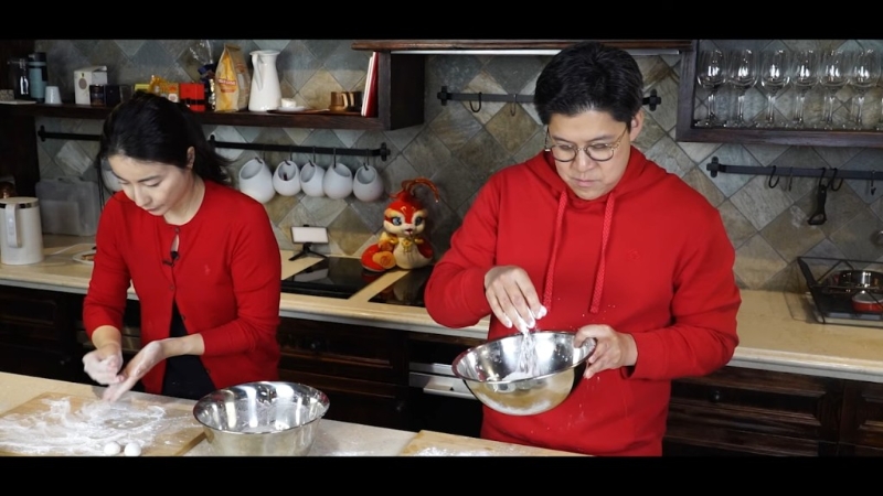 郭晶晶近日與霍啟剛合體拍片曬廚藝。