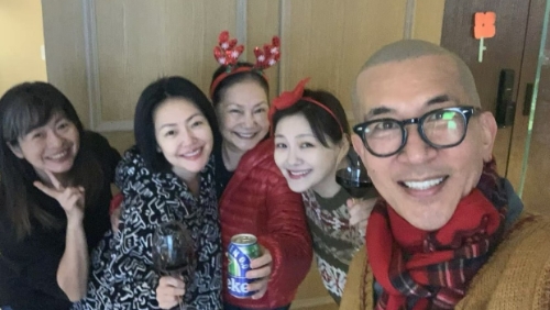 小S早前分享新相，趁平安夜與媽媽黃春梅、大家姐徐熙嫻、二家姐大S、大S老公具俊曄歡度佳節。