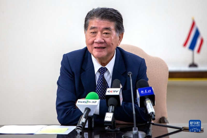 泰國副總理Phumtham。