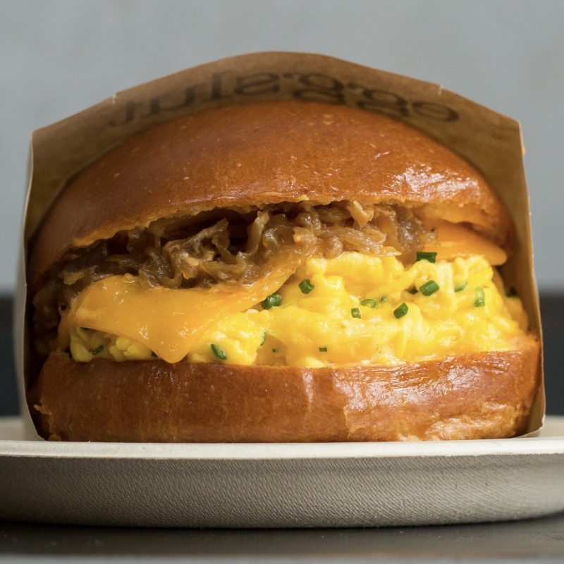 憑其招牌“半熟嫩滑蛋漢堡”吸引大量粉絲。