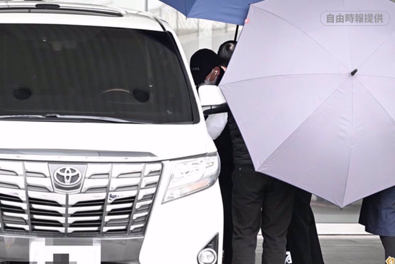 藝人大S病故日本，其骨灰透過私人包機5日下午3點返抵臺灣。（圖／自由時報提供）