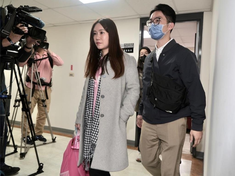 陳怡君(左) 陳怡君(左)