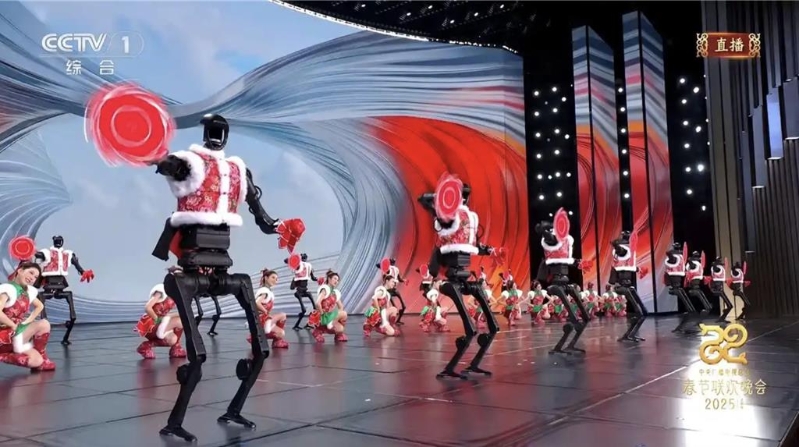 于今年一月央視春晚亮相的同款人形機器人，開價65萬元，12日晚間在電商平臺上架后隨即秒殺。