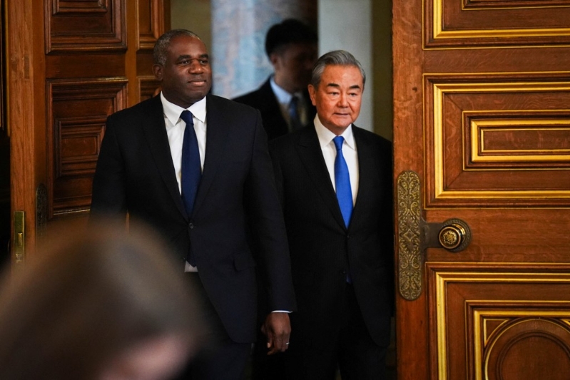 王毅和林德偉舉行會談。路透社