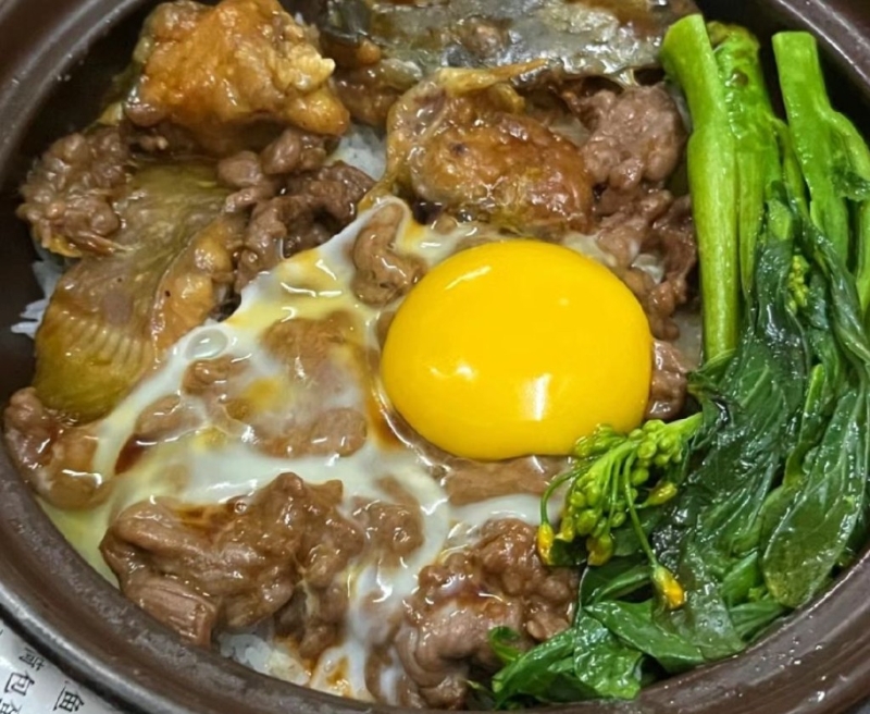 3. 超記煲仔飯 窩蛋牛肉飯。（圖片來源：小土豆吃遍廣州@小紅書）