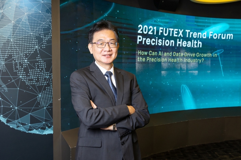 成功大學副校長陳鴻震遭爆外遇，陳鴻震駁斥，陳妻則懷疑先生被陷害；對此《鏡周刊》公開新照片，表示上月16日陳鴻震與高女共進晚餐，隨后牽手走回高女住處，隔天中午才一起出門。（翻攝自成大官網）