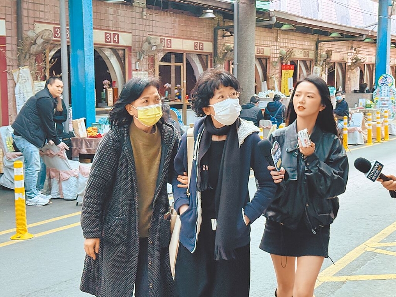 陳佩琪(中) 陳佩琪(中)