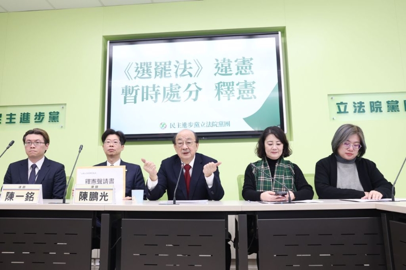 柯建銘(中) 柯建銘(中)