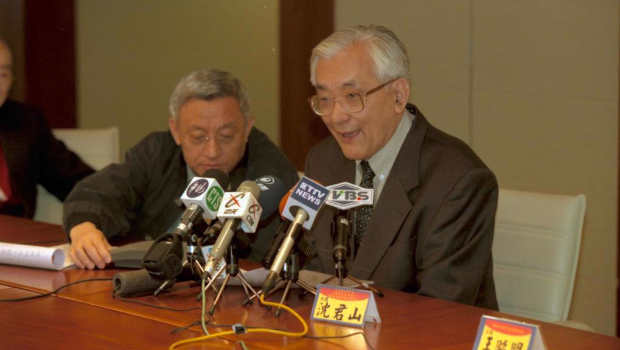 沈君山（右）、曹興誠（左）