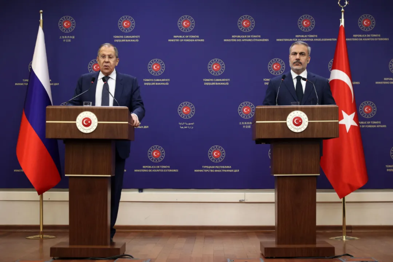 ▲2月24日，俄羅斯外長拉夫羅夫（左）和土耳其外長費丹在安卡拉出席記者會。法新社