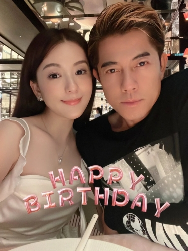 方媛在社交網貼出溫馨慶生照，她表示：“被愛包圍，生日晚餐有2個小調皮?！?